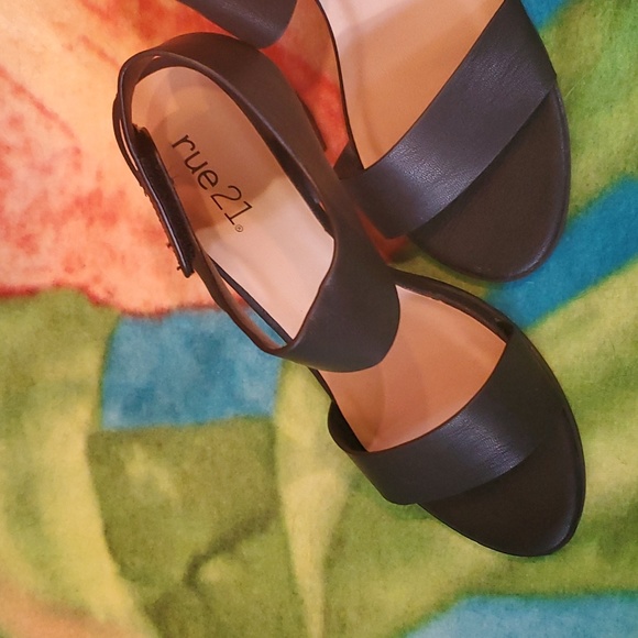 👠 Rue 21 Black 3 inch heels size 8 - Picture 3 of 6
